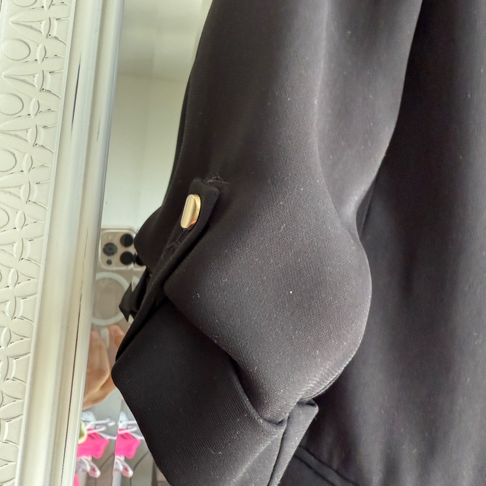 Suit - Picture 3 of 4